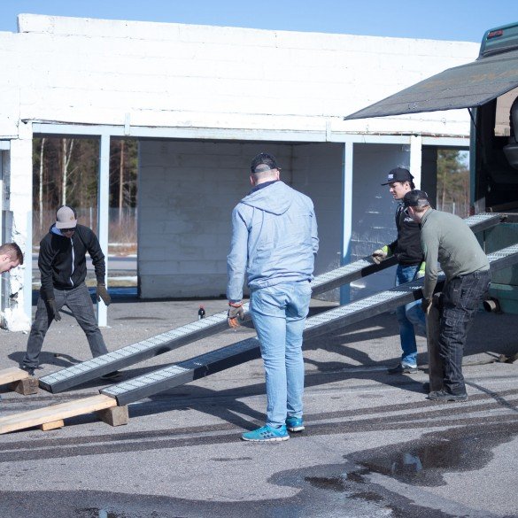 Setting up the ramp.