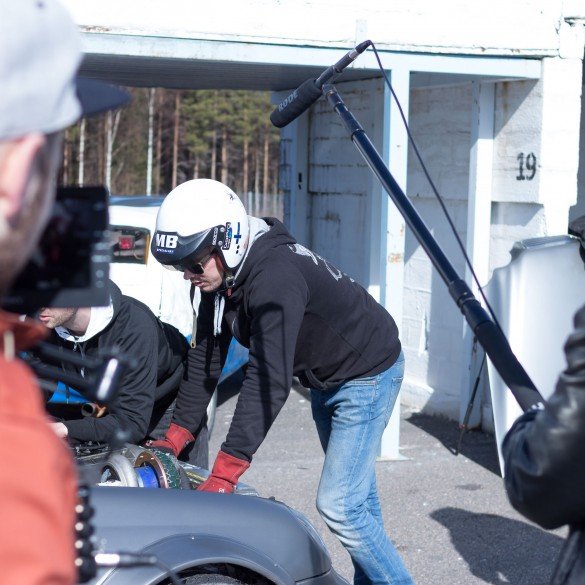 Jesse and Teemu about the car handling.