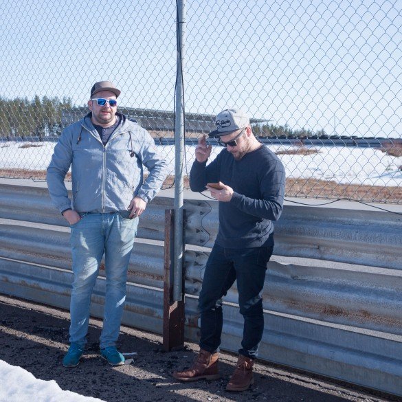 Anton & Patrik waiting for the stalled car.